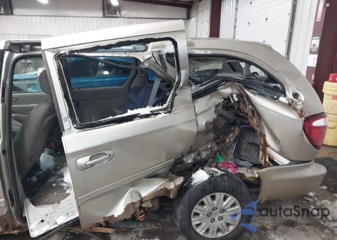 2005 Chrysler Town & Country Lx z USA, uszkodzony, nr VIN 2C4GP44RX5R169188